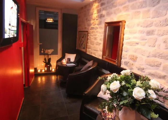 Hotel Lumieres Montmartre Paris