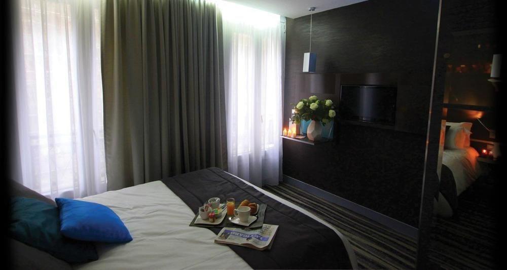 Lumieres Montmartre Hotel