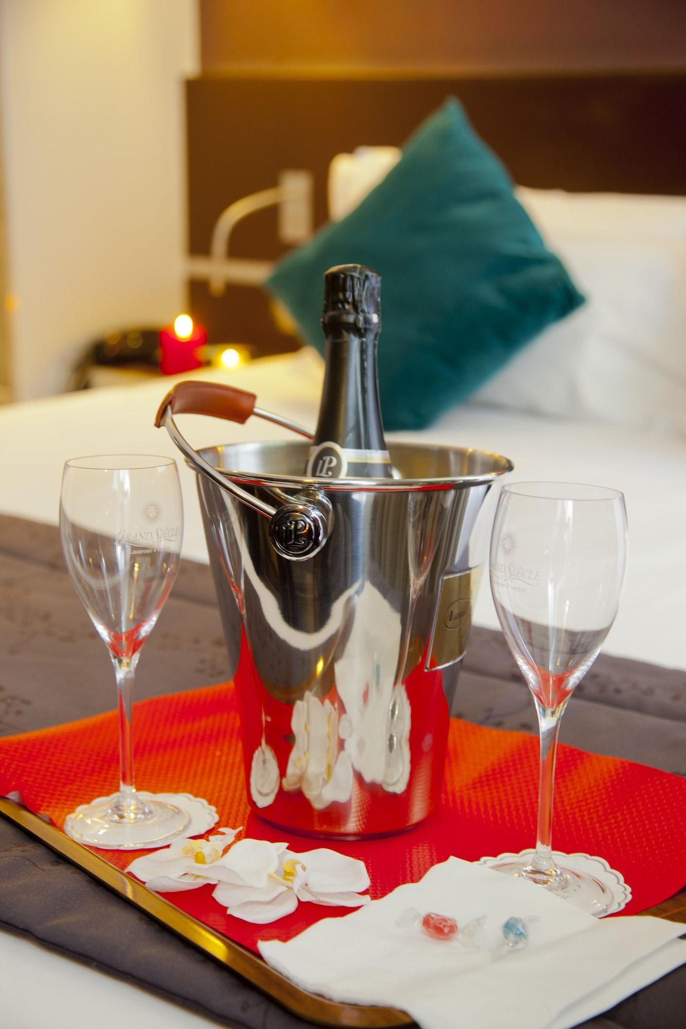 Lumieres Montmartre Hotel