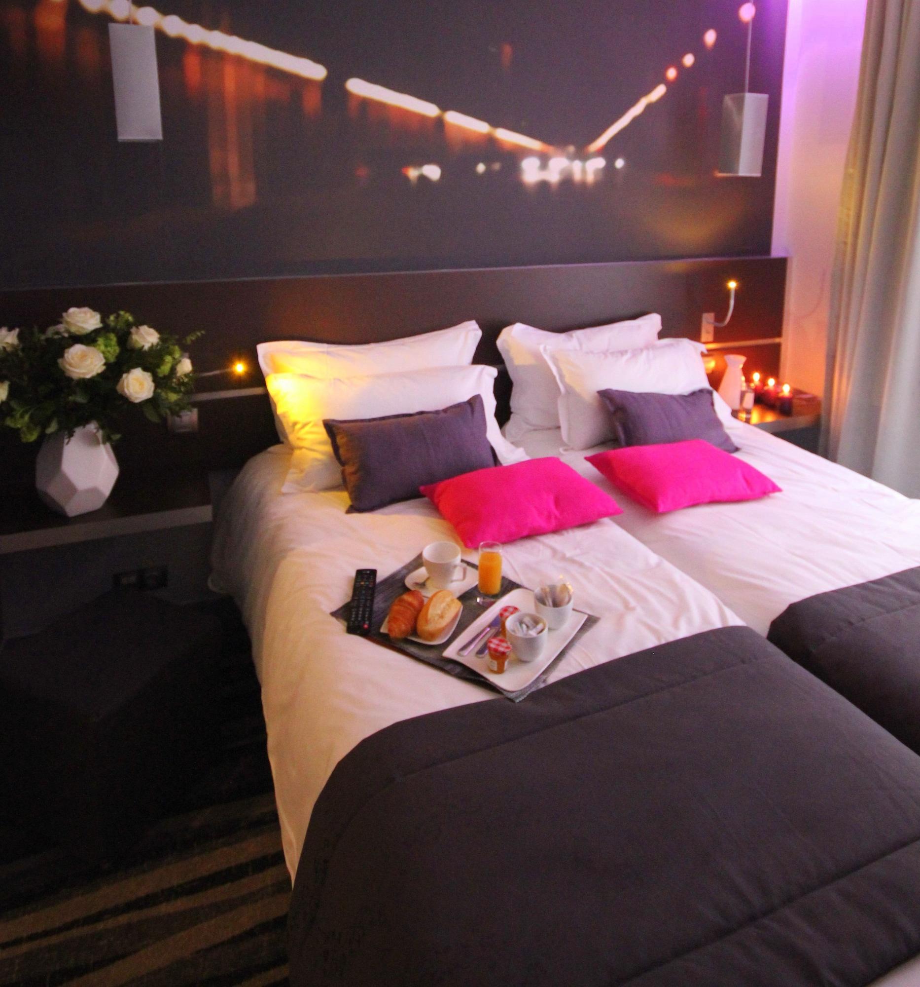 Hotel Lumieres Montmartre Paris