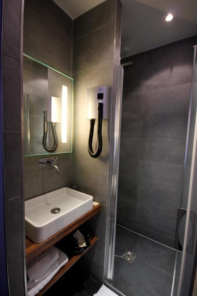Lumieres Montmartre Hotel 3*