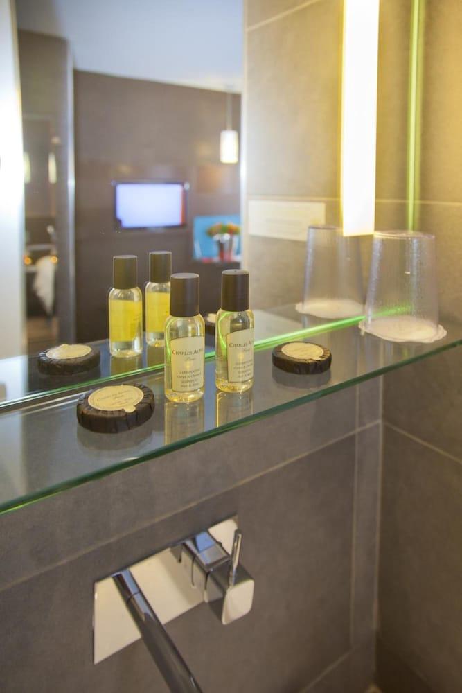 Lumieres Montmartre Hotel 3*