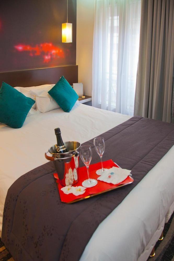 Lumieres Montmartre Hotel 3*
