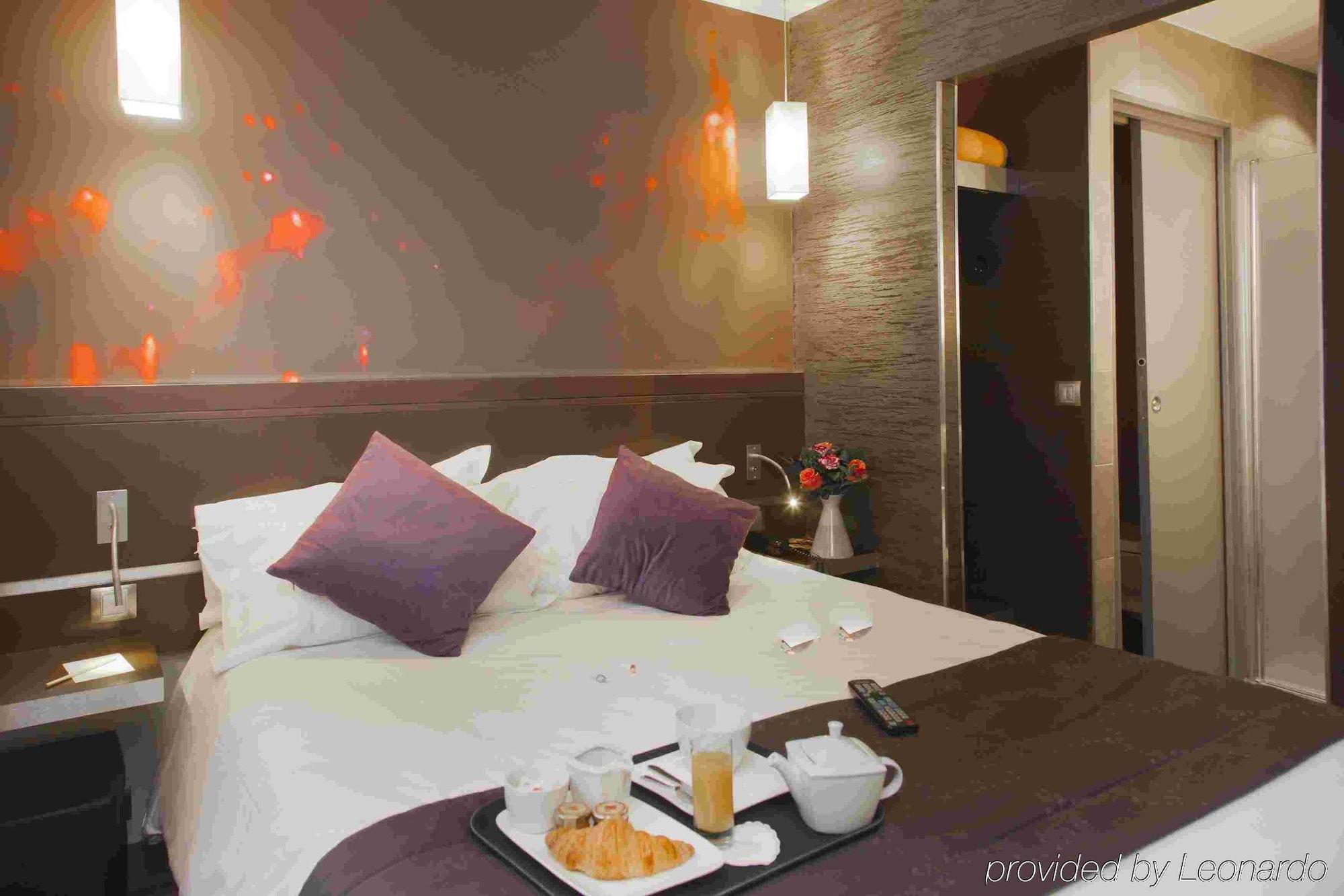 Lumieres Montmartre Hotel